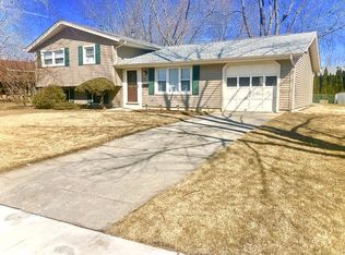 311 Kemah Ln, Schaumburg, IL 60193