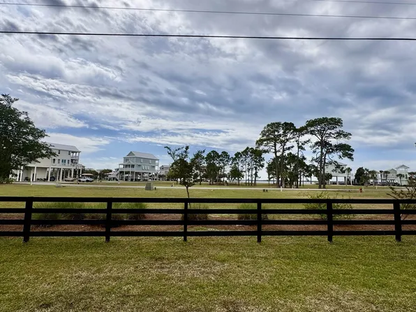 Endeavour Dr, Panacea, FL 32346