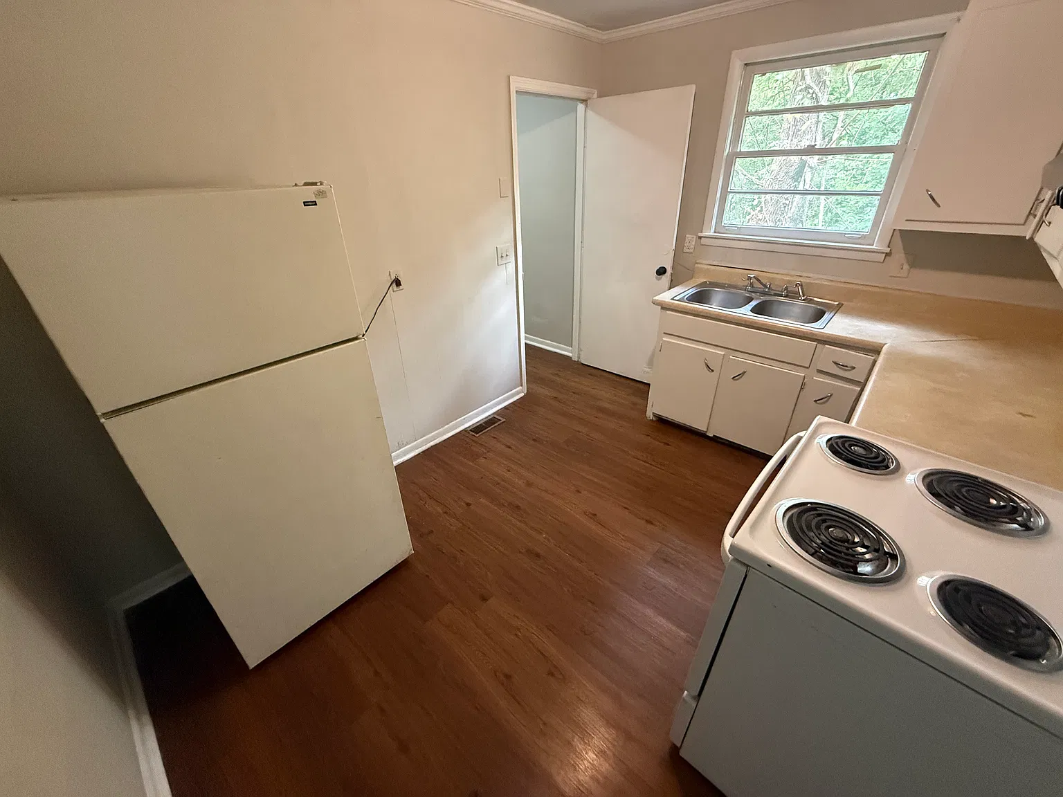 3 bed, 1300 sqft, $1,695 — Photo 2
