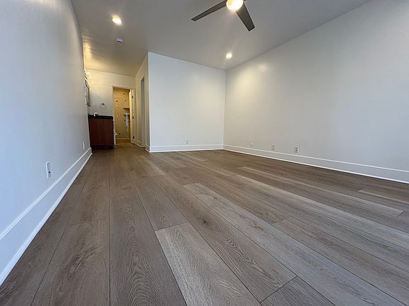 5th image of 733 Kline St Unit 106