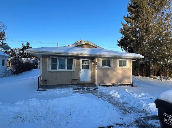 4902 Parkview Dr, McCullom Lake, IL 60050