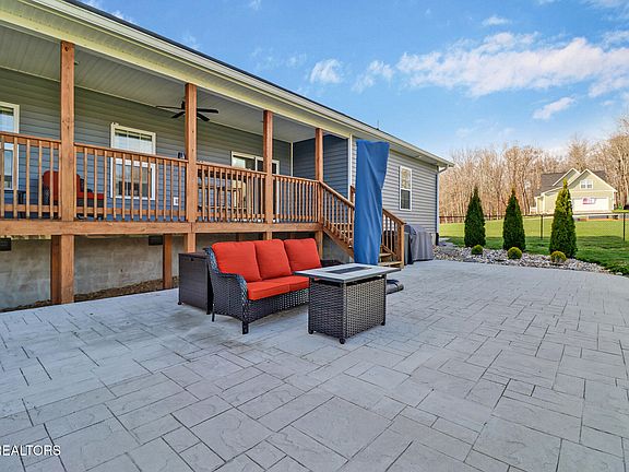 3rd image of 209 Adams Creek Rd