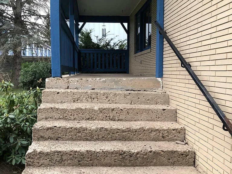 21 Montgomery Ave — Photo 3