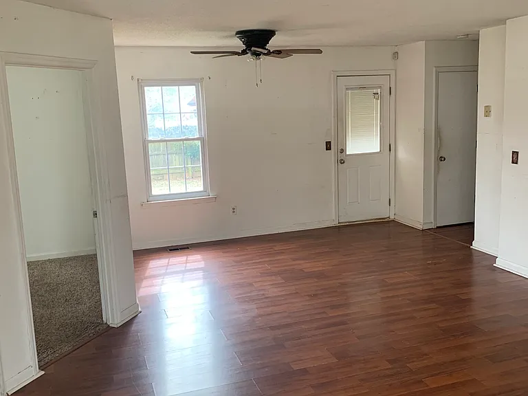 1502 Laurel Ct — Photo 5
