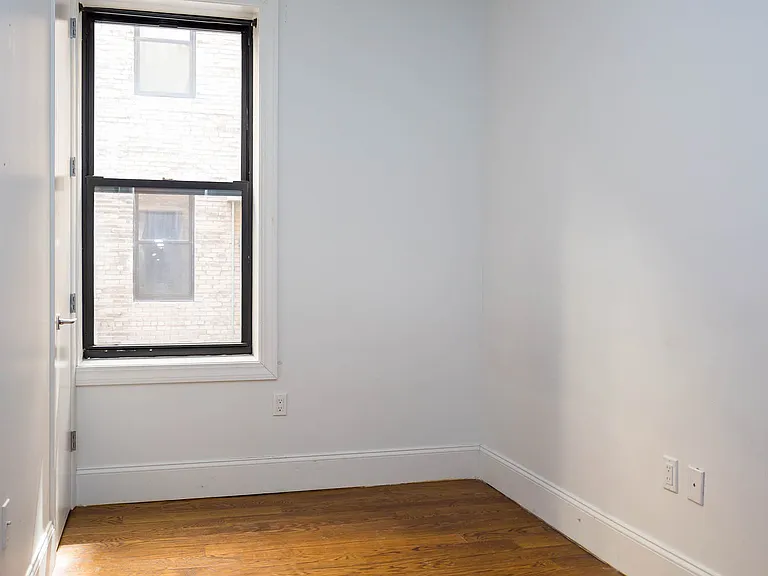 1635 Putnam Ave #5G — Photo 2