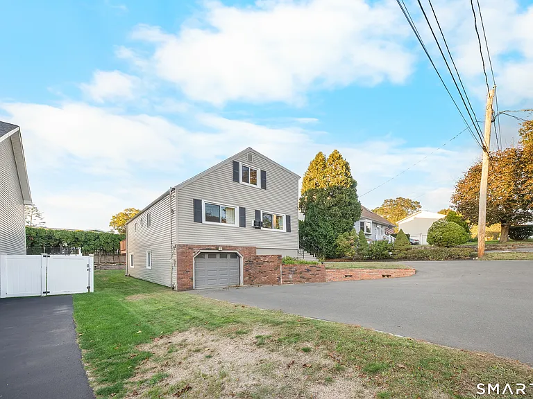 67 Beecher Ave — Photo 1