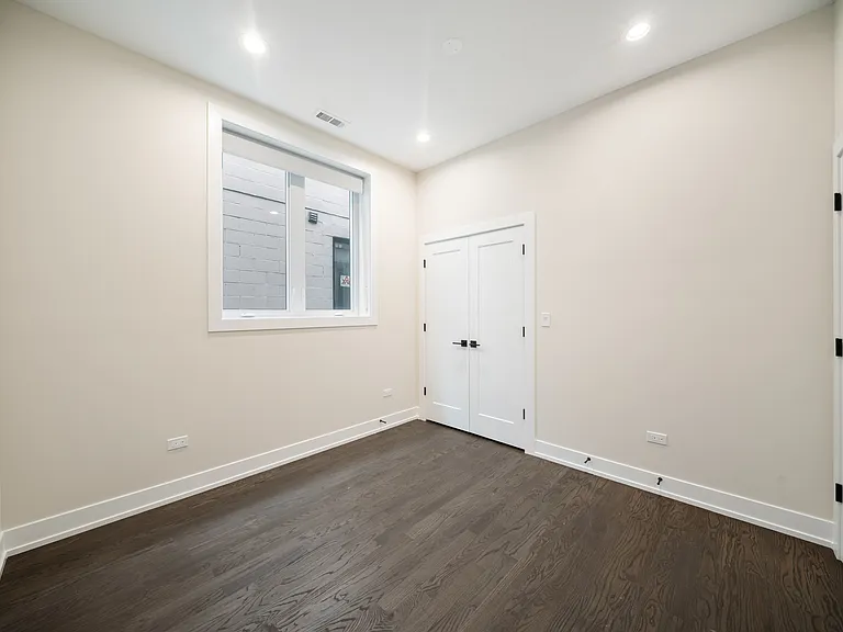 408 E 50th Pl #1E — Photo 13
