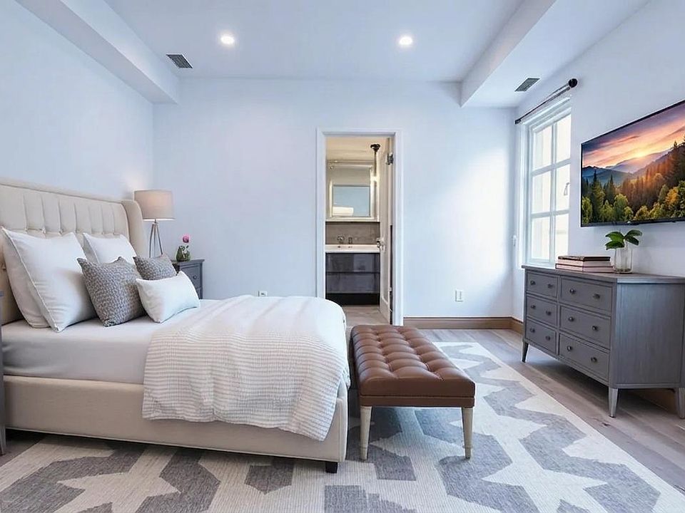 Primary Bedroom w/Bathroom