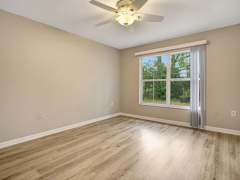 225 E Pine Ave — Photo 11