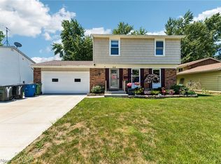 310 Bayshore Dr, Eastlake, OH 44095
