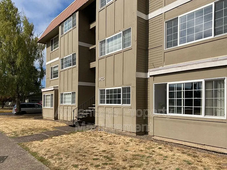 975 NW Garfield Ave #1 — Photo 17