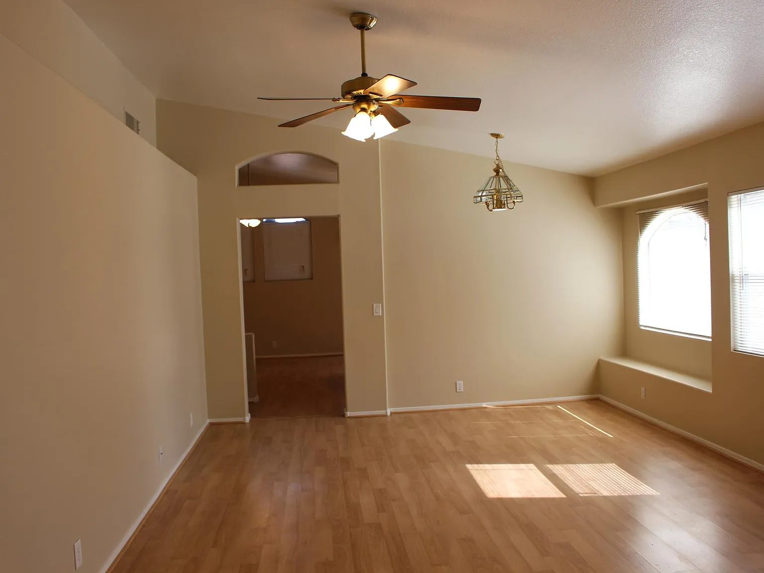 3 bed, 1673 sqft, $2,230 — Photo 3