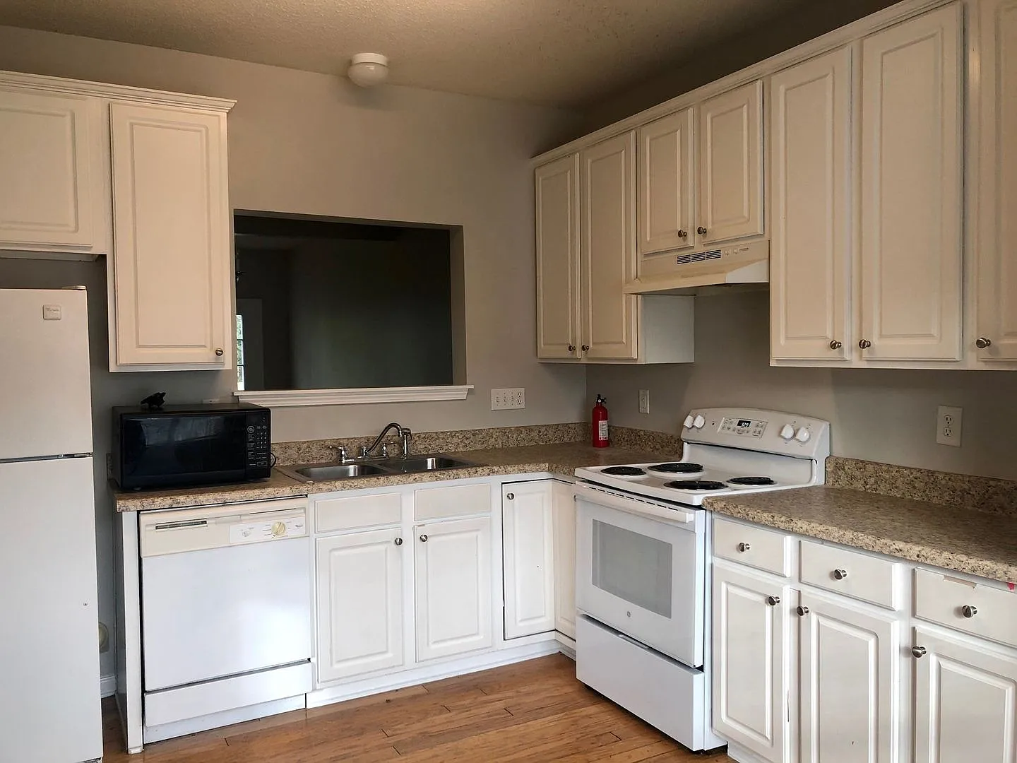 Spacious 3 Bedroom 2.5 Bath Townhome Located Off of Pisgah Church Road!-Available 8/7/26 — Photo 3