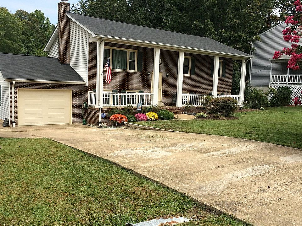 2nd image of 1 Greenhaven Ct