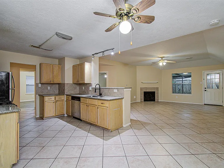 16835 Carbridge Dr — Photo 19