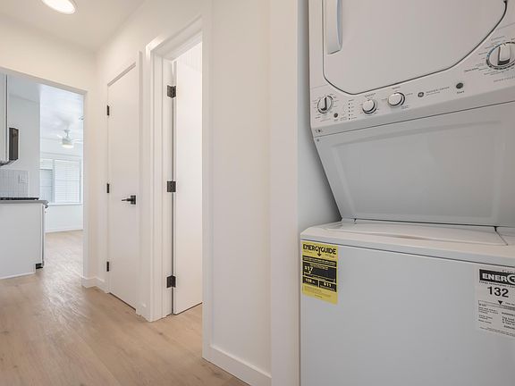 5th image of 3201 S Barrington Ave APT F