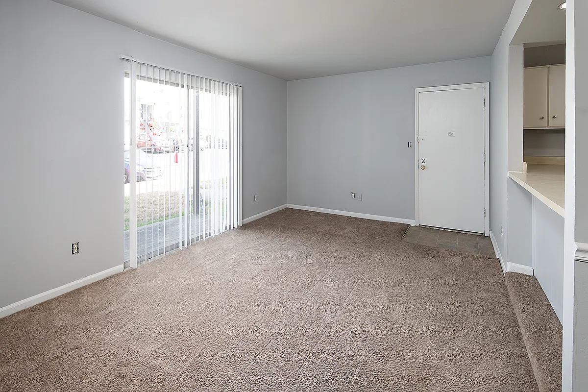 Building Photo - 803 High Meadow Ln #R