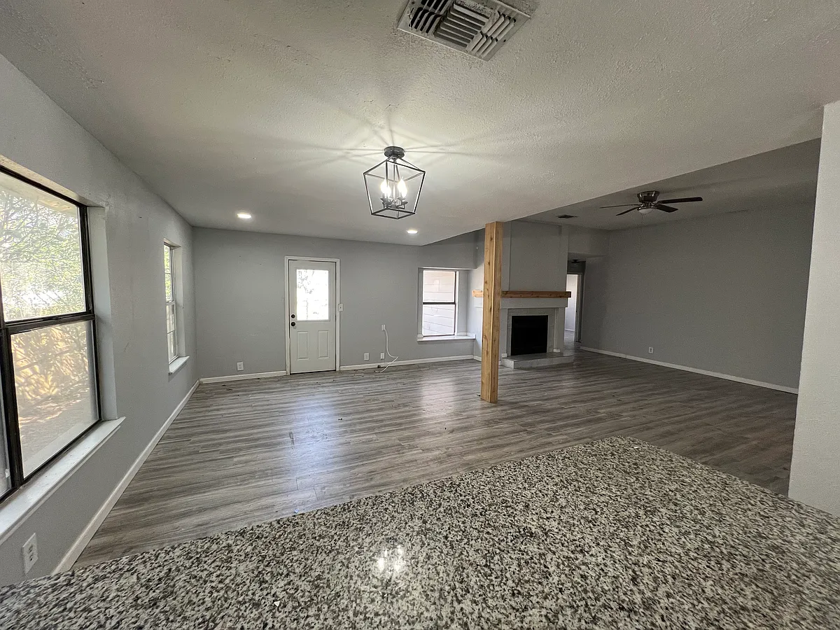 Building Photo - 6118 Broken Feather Ln