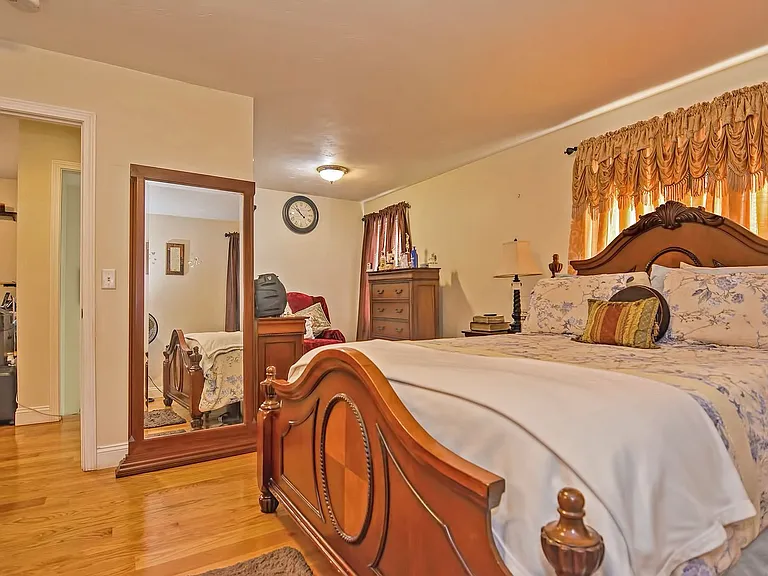 45 Nightingale St #B — Photo 2