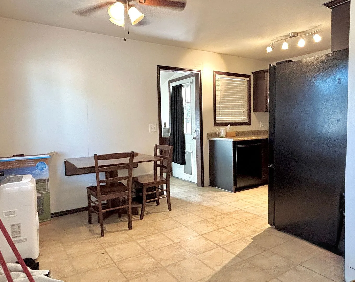 Charming 3-Bedroom Home In The Centennial Neighborhood With Fenced Backyard — Photo 4