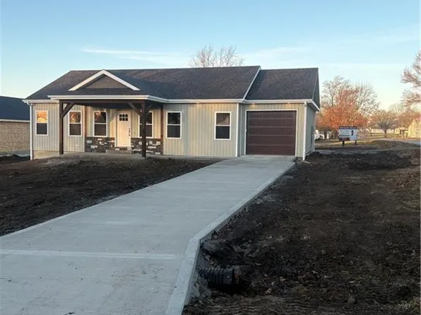 275 Myrtle St, Kidder, MO 64649