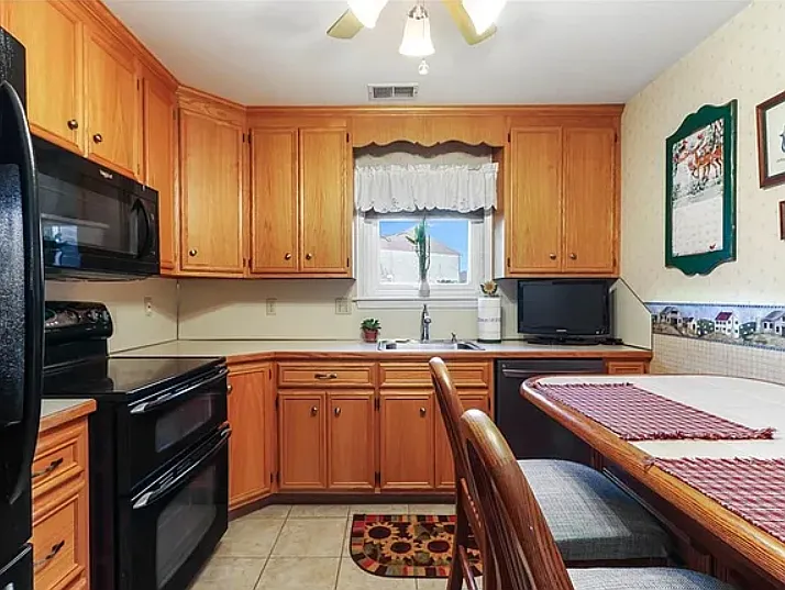 930 Cold Spring Rd #4 — Photo 3