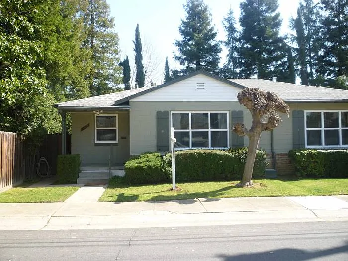 1015 53rd St photo 1