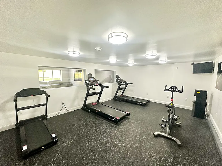 Dutchess Apartments — Photo 10