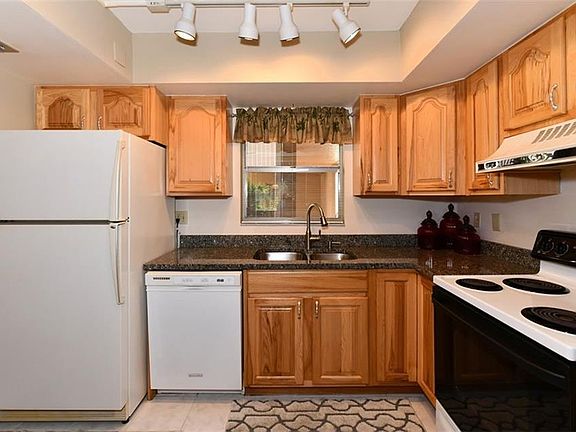2nd image of 1540 Glen Oaks Dr E #B-132