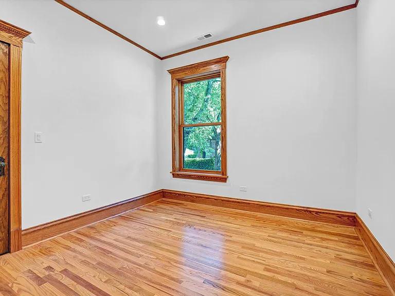 1233 N Hoyne Ave #1 — Photo 10