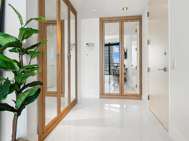 2201 Collins Ave — Photo 10