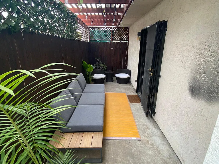 1435 Essex St #1 — Photo 14