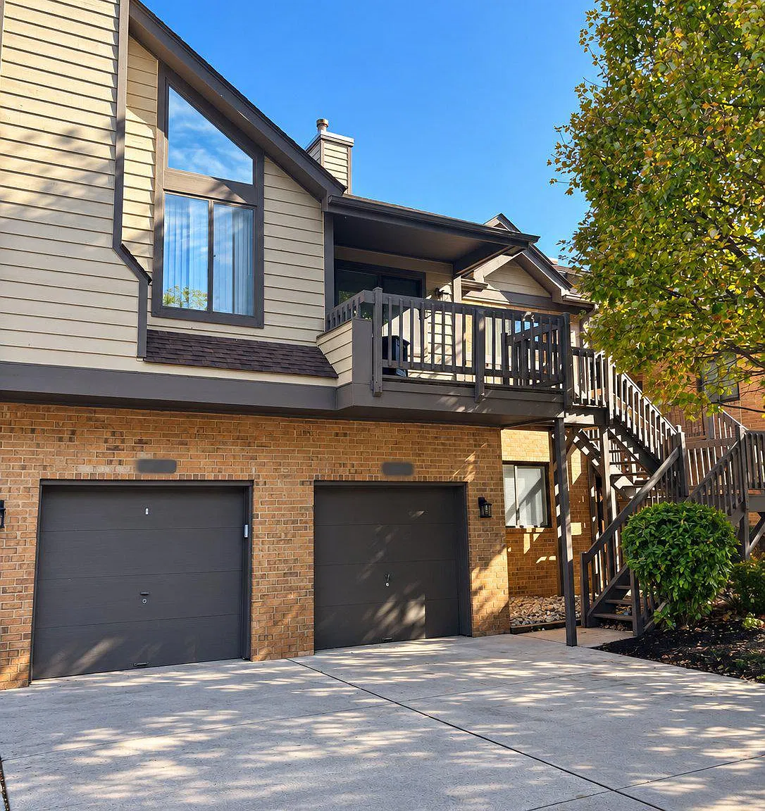2 bed, 2.0 bath, 976 sqft, $2,400 — Photo 1