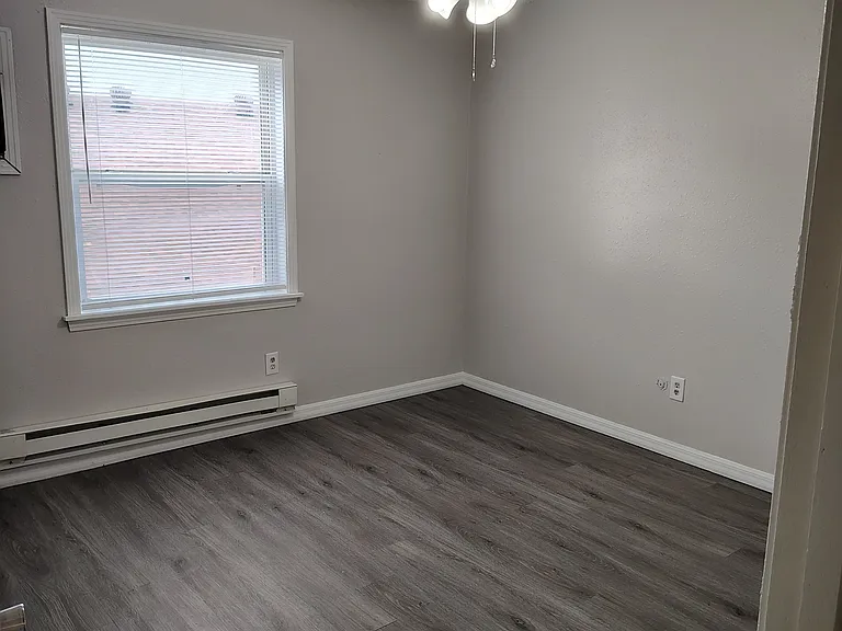 1002 W Hughes St #7 — Photo 7
