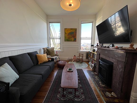 2nd image of 925 Guerrero St #8