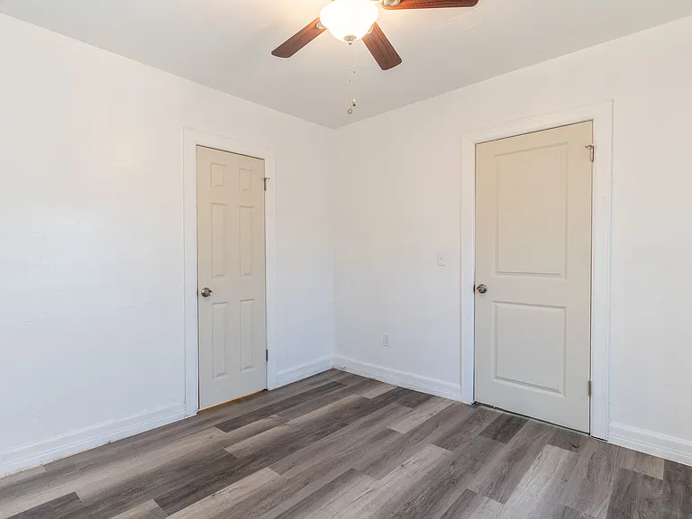 918 NE 6th St — Photo 14