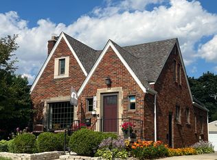 1422 Edgewood Dr, Royal Oak, MI 48067