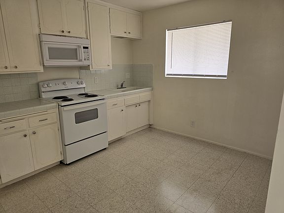 4th image of 12156 Sumac Dr