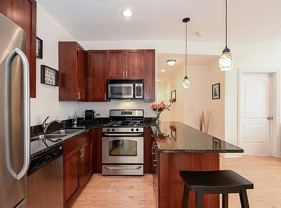5th image of 5130 N Winchester Ave APT 2D