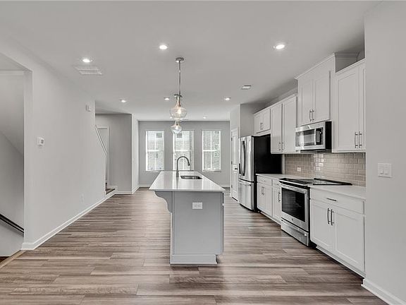 5th image of 113 Jameson Dr
