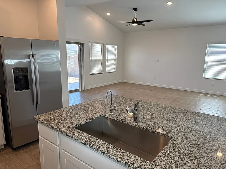 40515 W Chambers Dr — Photo 45