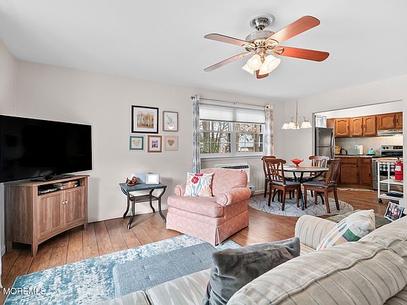 2nd image of 158E Hudson Parkway