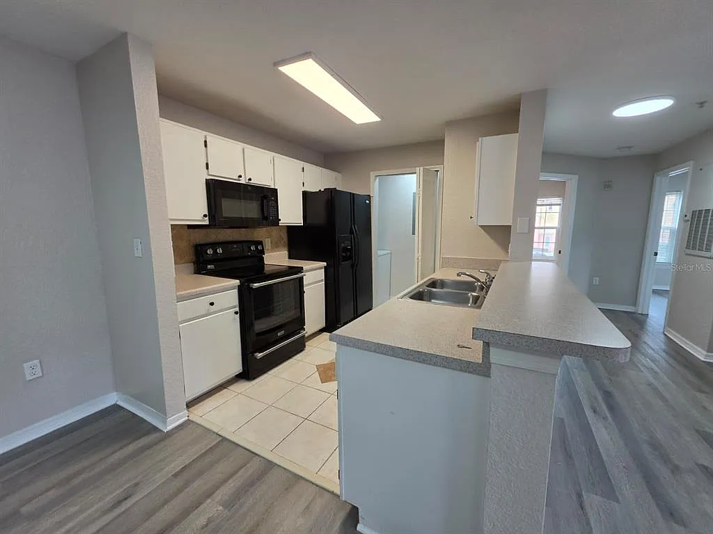 3 bed, 2.0 bath, 1232 sqft, $2,300 — Photo 4