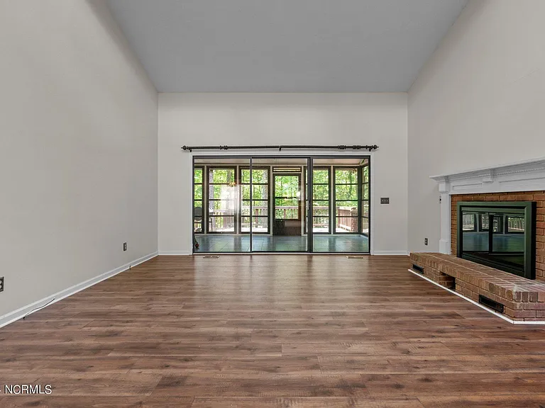 618 Chelsea Dr — Photo 6