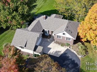 3111 Valley View Dr NE, Rockford, MI 49341