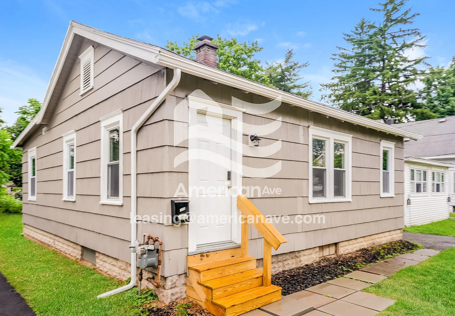 3 bed, 1.0 bath, 912 sqft, $1,447 — Photo 2