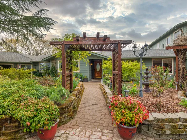 1360 Jaynes Dr, Grants Pass, OR 97527