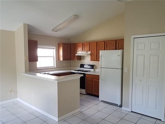 5th image of 218 Belvoir Dr
