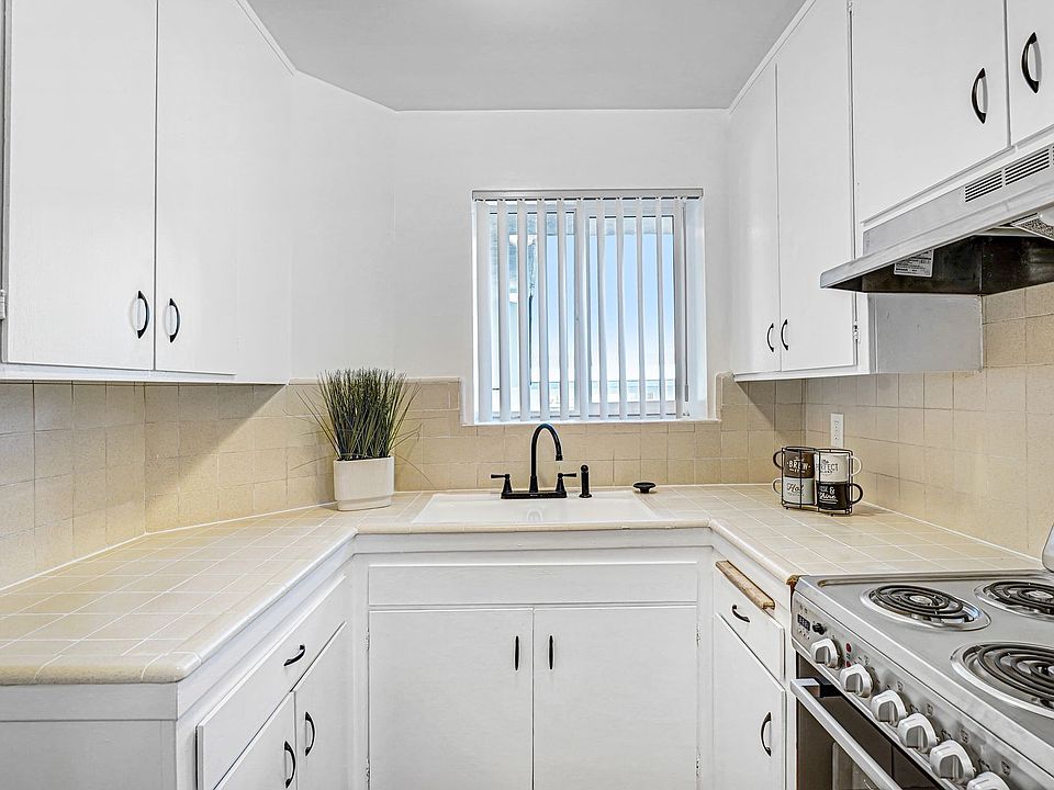 1st image of 5105 Bakman Ave #16