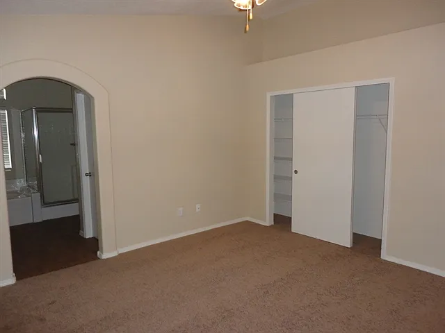 6301 Vaughn Dr NE — Photo 8
